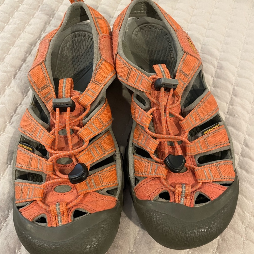 Keens sandals size 7